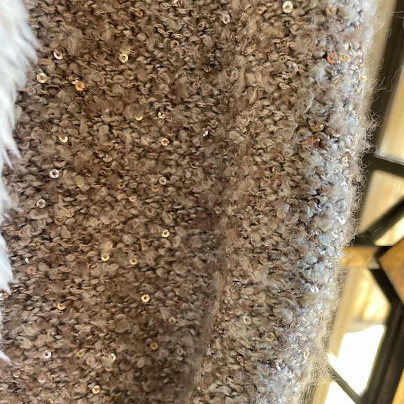 Sherpa hooded vest with sparkles! - Picture 2 of 4